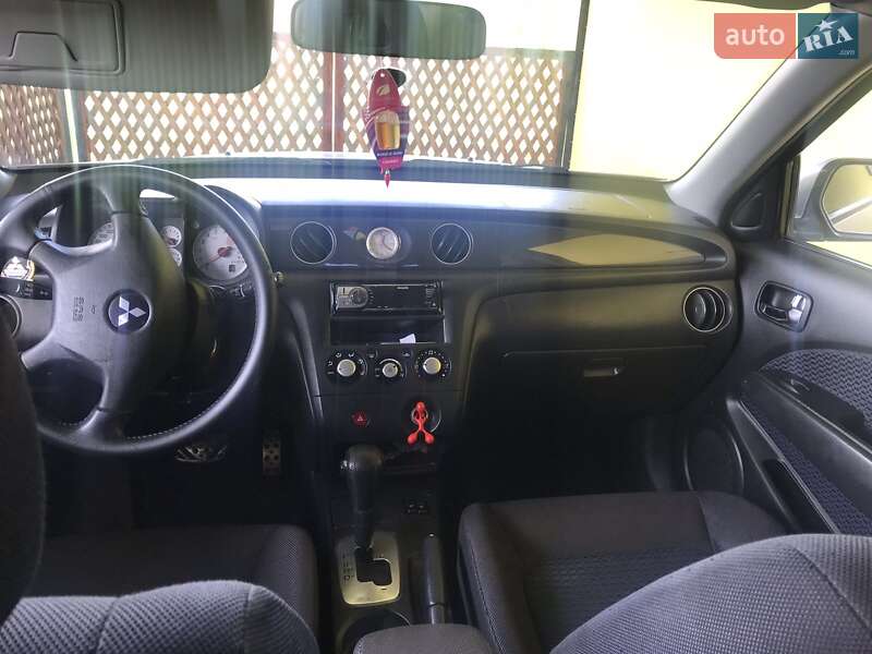 Позашляховик / Кросовер Mitsubishi Outlander 2006 в Старому Самборі