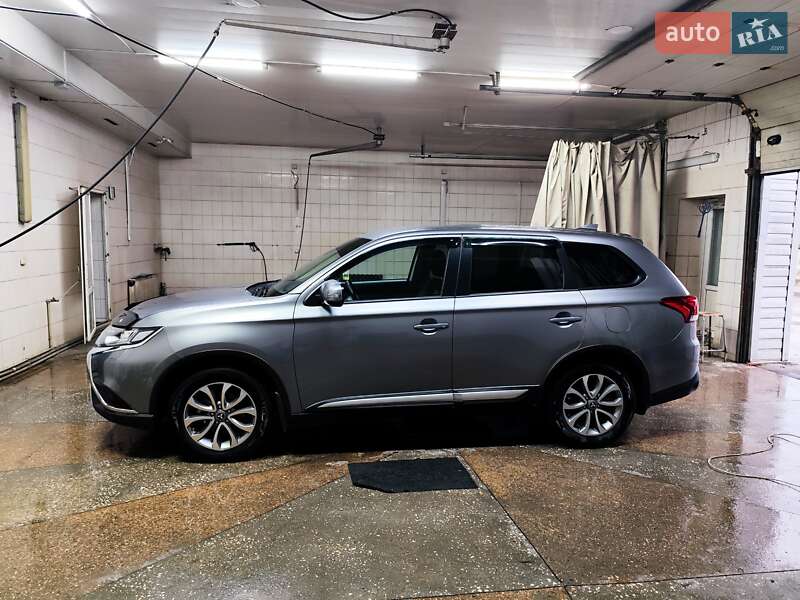 Позашляховик / Кросовер Mitsubishi Outlander 2021 в Кропивницькому