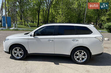 Внедорожник / Кроссовер Mitsubishi Outlander 2013 в 