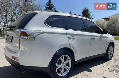 Внедорожник / Кроссовер Mitsubishi Outlander 2013 в 