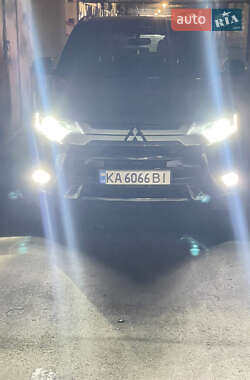 Внедорожник / Кроссовер Mitsubishi Outlander 2018 в 