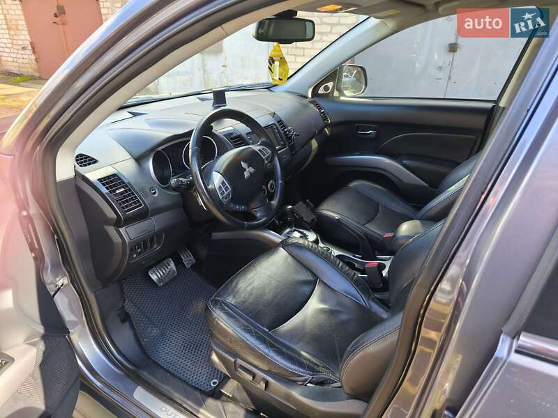 Позашляховик / Кросовер Mitsubishi Outlander 2009 в Кривому Розі