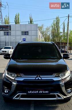 Внедорожник / Кроссовер Mitsubishi Outlander 2018 в 
