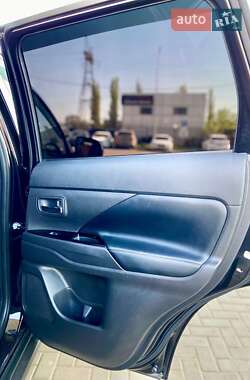 Внедорожник / Кроссовер Mitsubishi Outlander 2018 в 