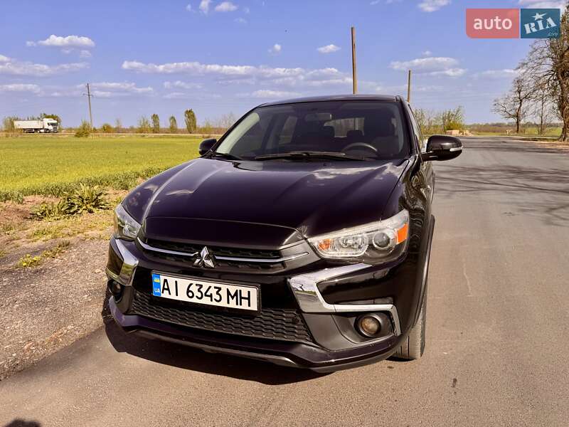 Внедорожник / Кроссовер Mitsubishi Outlander 2017 в 