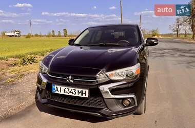 Внедорожник / Кроссовер Mitsubishi Outlander 2017 в 