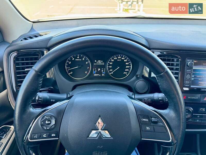 Внедорожник / Кроссовер Mitsubishi Outlander 2015 в Киеве