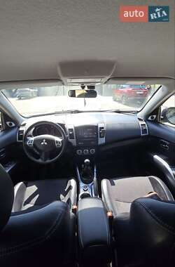 Внедорожник / Кроссовер Mitsubishi Outlander 2010 в 