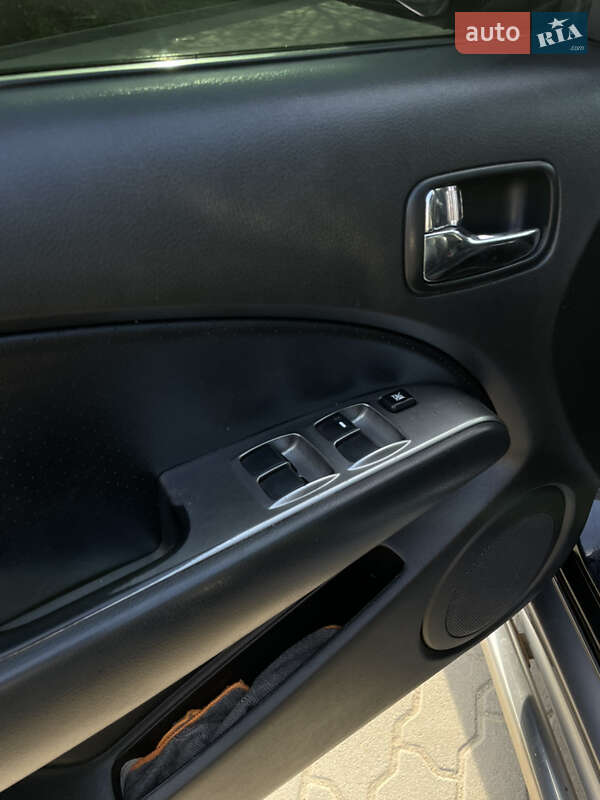 Внедорожник / Кроссовер Mitsubishi Outlander 2006 в Львове