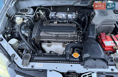 Внедорожник / Кроссовер Mitsubishi Outlander 2003 в 