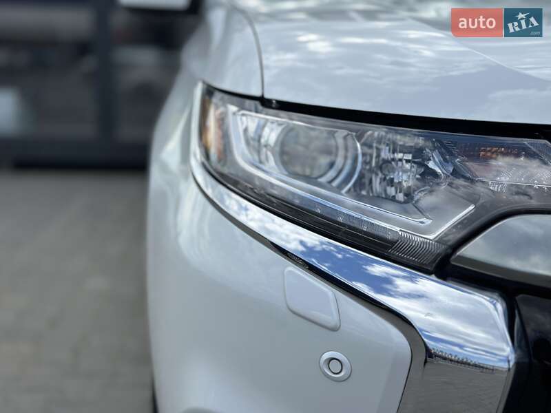 Позашляховик / Кросовер Mitsubishi Outlander 2021 в Чернівцях