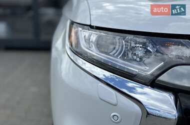 Позашляховик / Кросовер Mitsubishi Outlander 2021 в 