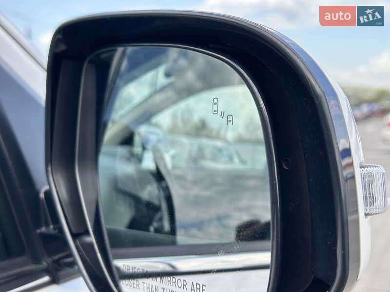 Позашляховик / Кросовер Mitsubishi Outlander 2021 в Чернівцях