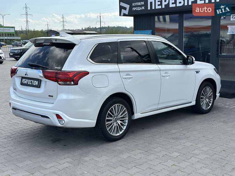 Позашляховик / Кросовер Mitsubishi Outlander 2021 в Чернівцях
