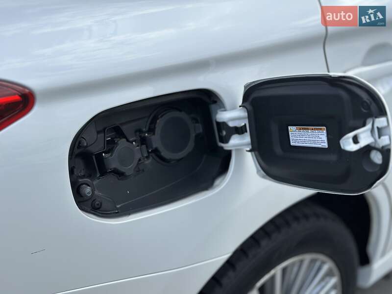 Позашляховик / Кросовер Mitsubishi Outlander 2021 в Чернівцях