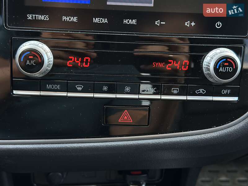 Позашляховик / Кросовер Mitsubishi Outlander 2021 в Чернівцях