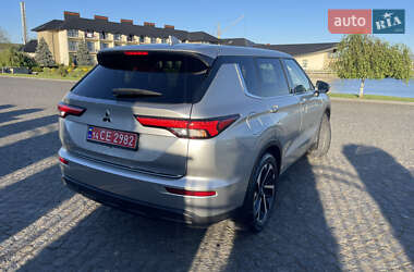 Позашляховик / Кросовер Mitsubishi Outlander 2022 в 