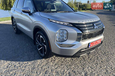 Позашляховик / Кросовер Mitsubishi Outlander 2022 в 