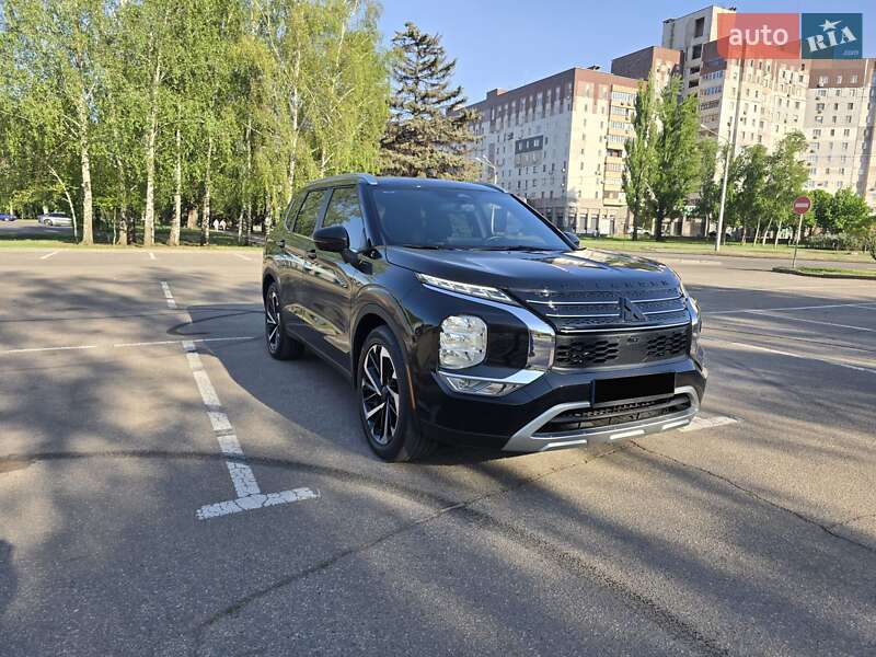 Позашляховик / Кросовер Mitsubishi Outlander 2023 в Кривому Розі
