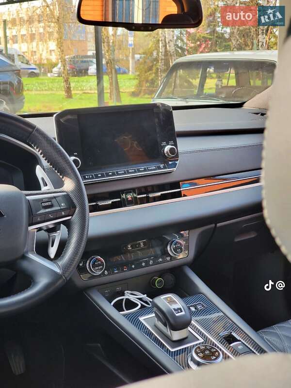 Позашляховик / Кросовер Mitsubishi Outlander 2023 в Кривому Розі