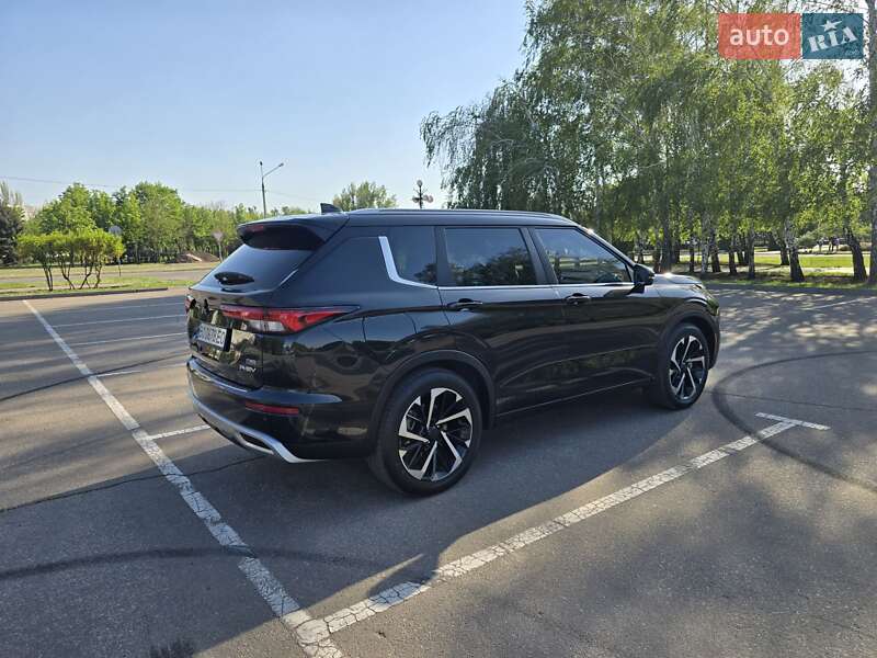 Позашляховик / Кросовер Mitsubishi Outlander 2023 в Кривому Розі
