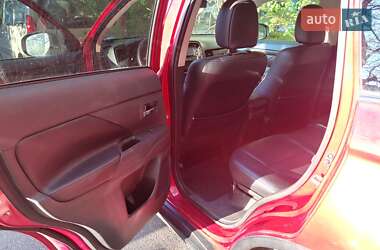 Позашляховик / Кросовер Mitsubishi Outlander 2015 в 