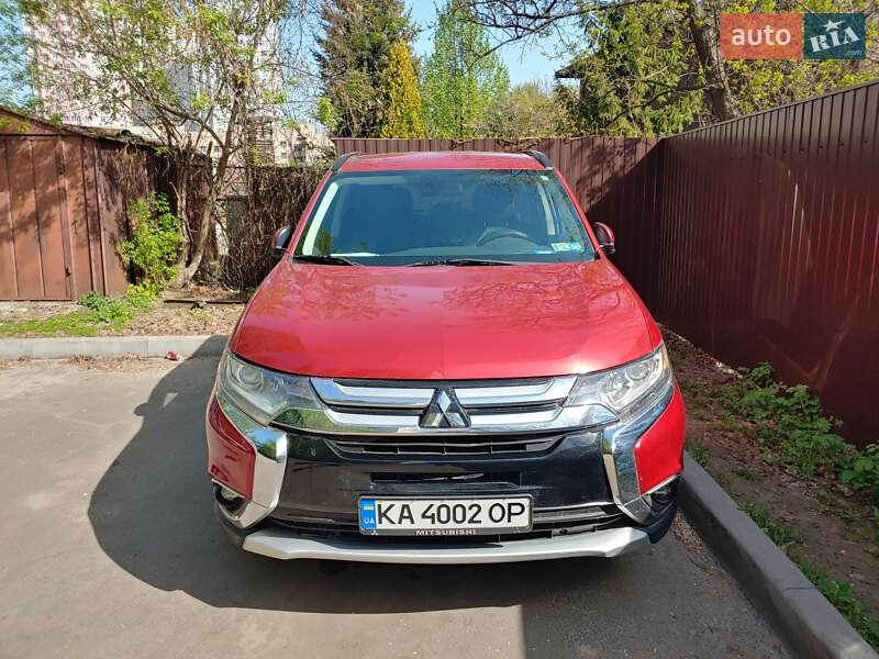 Позашляховик / Кросовер Mitsubishi Outlander 2015 в Києві