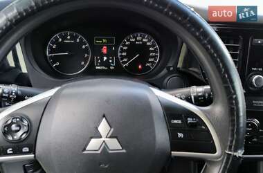 Позашляховик / Кросовер Mitsubishi Outlander 2015 в 