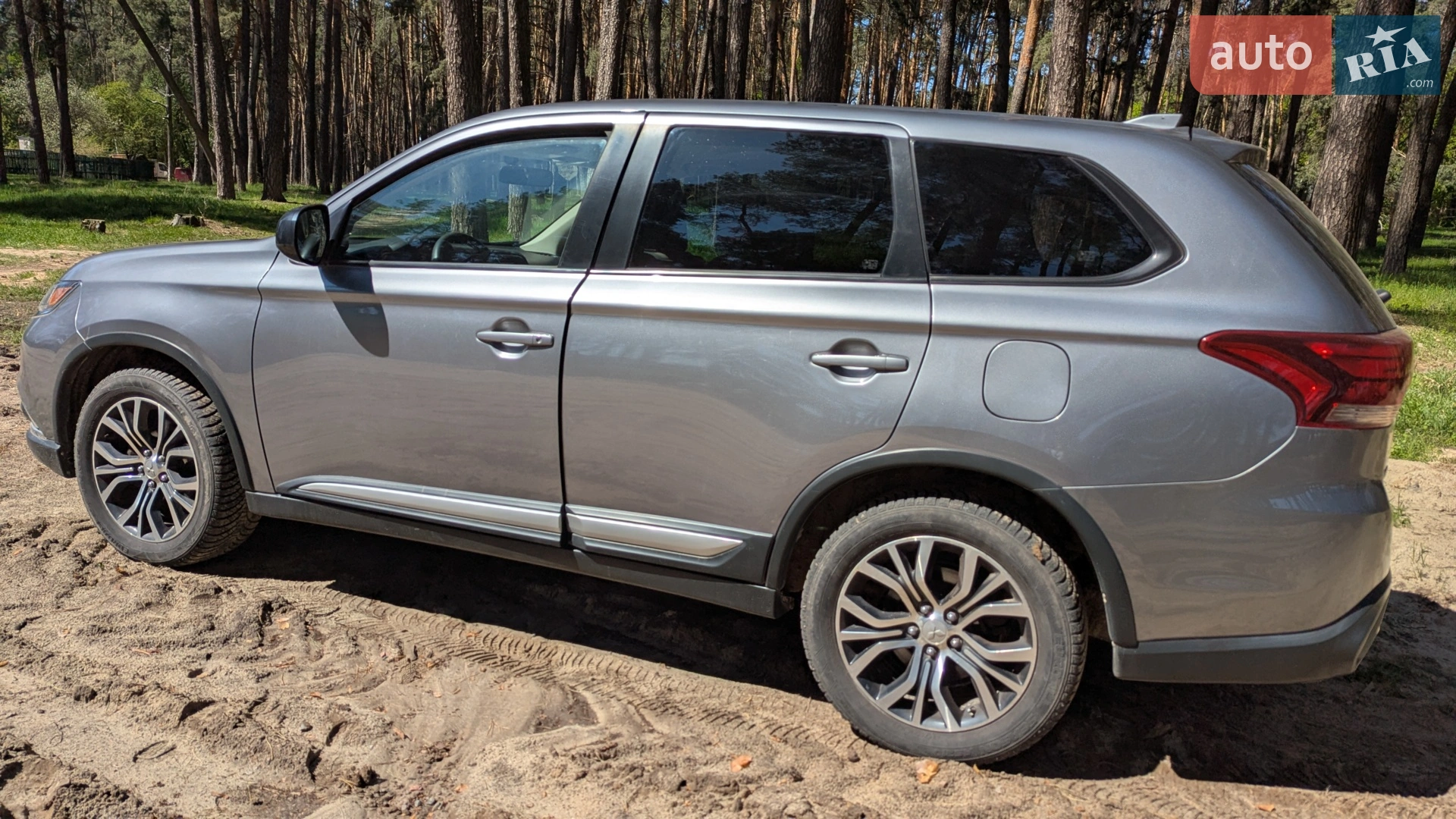 2018 Mitsubishi Outlander - фото 1