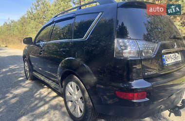 Внедорожник / Кроссовер Mitsubishi Outlander 2011 в 