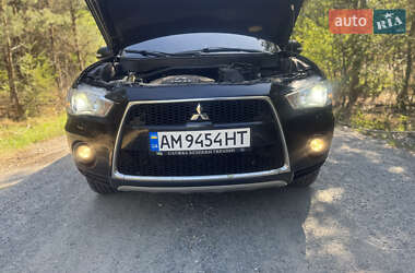 Внедорожник / Кроссовер Mitsubishi Outlander 2011 в 