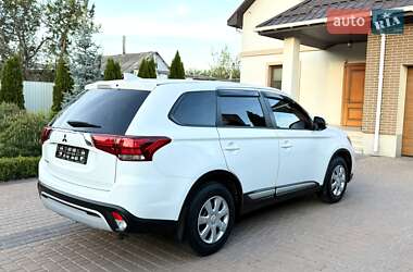 Позашляховик / Кросовер Mitsubishi Outlander 2021 в 