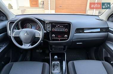 Позашляховик / Кросовер Mitsubishi Outlander 2021 в 