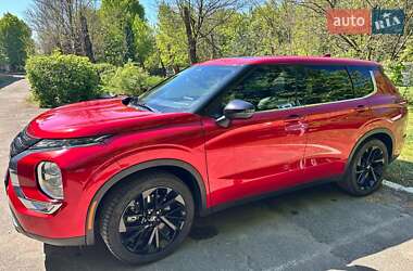 Позашляховик / Кросовер Mitsubishi Outlander 2021 в 