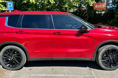 Позашляховик / Кросовер Mitsubishi Outlander 2021 в 