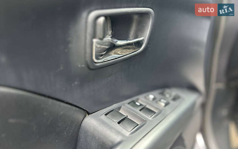 Внедорожник / Кроссовер Mitsubishi Outlander 2008 в Черновцах