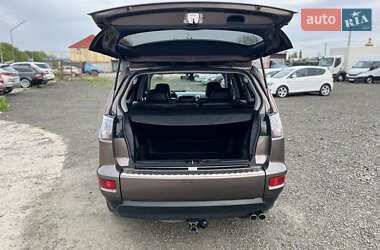 Внедорожник / Кроссовер Mitsubishi Outlander 2011 в 