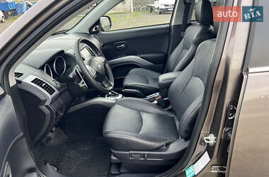 Внедорожник / Кроссовер Mitsubishi Outlander 2011 в 