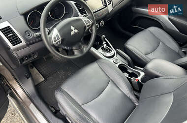 Внедорожник / Кроссовер Mitsubishi Outlander 2011 в 