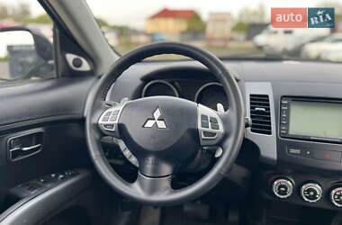 Внедорожник / Кроссовер Mitsubishi Outlander 2011 в 