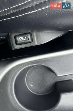Внедорожник / Кроссовер Mitsubishi Outlander 2011 в 