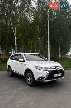 Внедорожник / Кроссовер Mitsubishi Outlander 2017 в Броварах