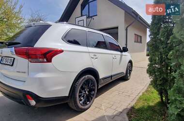 Позашляховик / Кросовер Mitsubishi Outlander 2018 в 