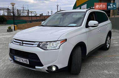 Внедорожник / Кроссовер Mitsubishi Outlander 2014 в 