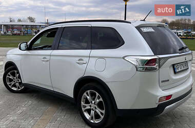 Внедорожник / Кроссовер Mitsubishi Outlander 2014 в 