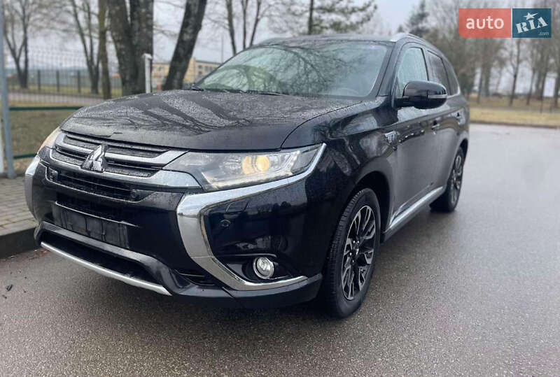 Внедорожник / Кроссовер Mitsubishi Outlander 2018 в 