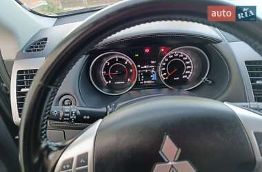 Позашляховик / Кросовер Mitsubishi Outlander 2010 в 