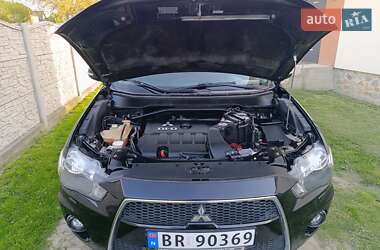 Позашляховик / Кросовер Mitsubishi Outlander 2010 в 