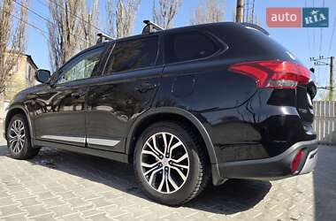 Внедорожник / Кроссовер Mitsubishi Outlander 2017 в 