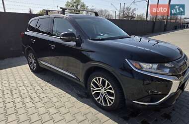 Позашляховик / Кросовер Mitsubishi Outlander 2017 в Києві
